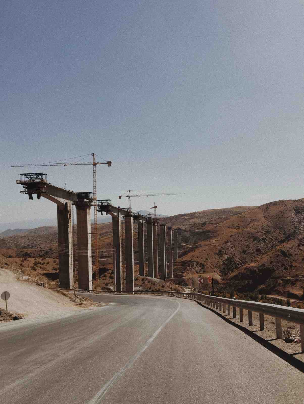 إنشاء الطرق السريعة